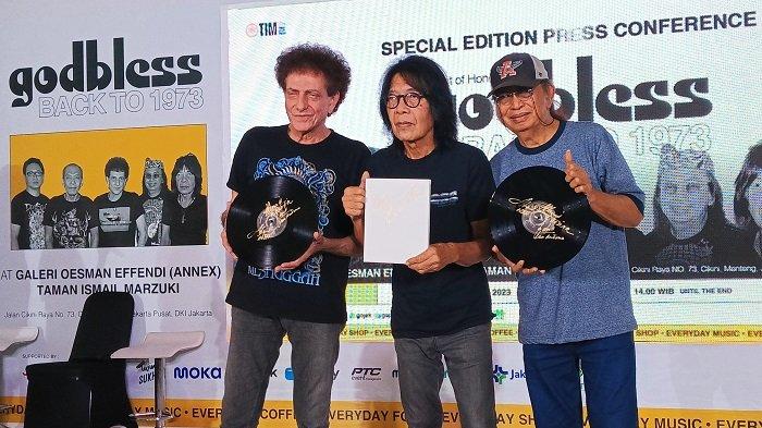 Jelang Konser 50 Tahun Berkarya, God Bless Dapat Rekor MURI Kronologi Meninggalnya Yaya Moektio Eks Drummer God Bless